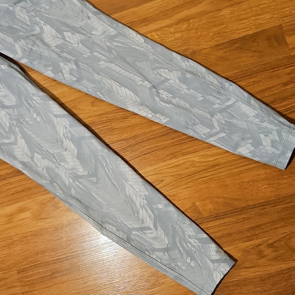 Lululemon Patterned Leggings Size 10 - Picture 6 of 10